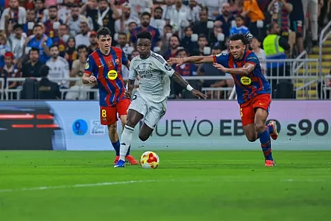 السوبر الإسباني.. ماذا يحدث في حال انتهاء مباراة ريال مدريد وبرشلونة بالتعادل؟